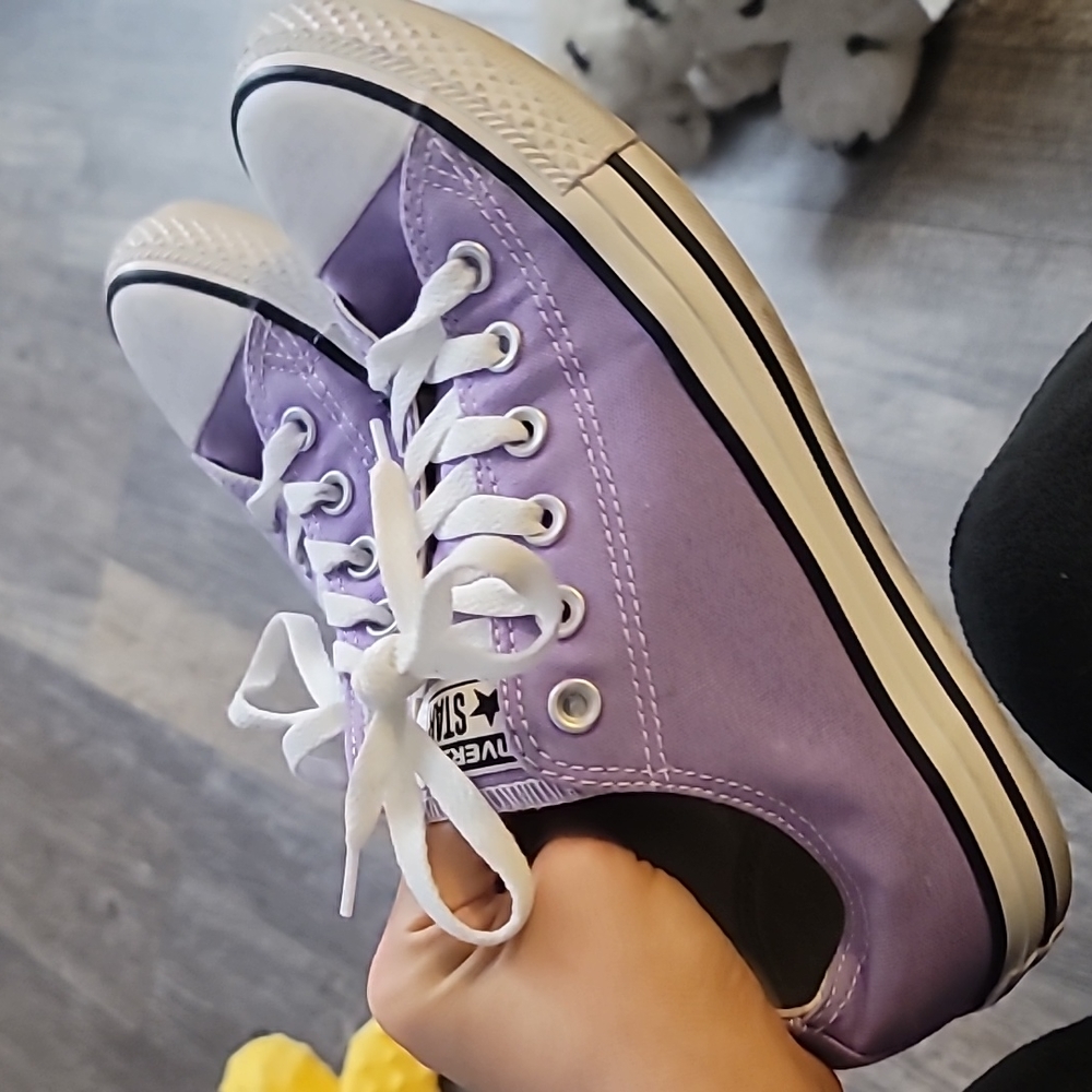 Lilac/lavender converse size 9